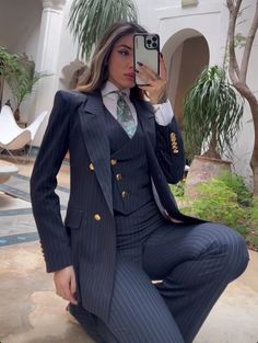 Business Suit Outfits For Women, Graduation Suits For Women, Suit Outfit Ideas, Power Suits For Women, Graduation Suit, Outfit Advice, Trip To Turkey, Traveling Fashion, Women Lawyer