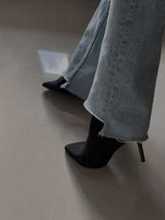 Flats Aesthetic, Elegant Shoes Heels, Cute Shoes Heels, Jeans With Heels