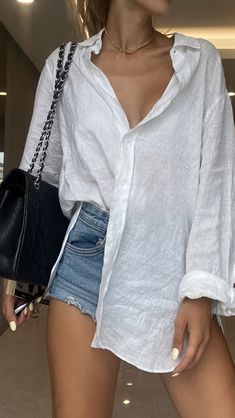 outfit, outfits, fashion, style, jean, blue jean outfit, summer outfit, winter outfit, skirt outfit, black jean outfit, sweatpants, aesthetic, streetwear, outfit ideas, street style, cardigan, winter fashion, outfit inspo, summer outfits, school outfit, sweater, fall outfit, fall outfit inspo, fall outfit aesthetic White Shirt Outfit Women, White Shirt Outfit, Shoes For Girl, Uni Outfits, Heel Type, Outfits Casuales, Cute Casual Outfits, Classy Outfits