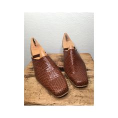 Very pretty little mules with heels, vintage 80s 90s, braided leather, brand D'chicas. Very good vintage condition. Size indicated 38, but suitable for a 37/37.5 ⋆All my items are vintage (this means they are over 20 years old and rooted in a story) or almost (second hand). The vagaries of time are inevitable, so they can carry traces of wear and slight imperfections. The description of the items is made with the greatest accuracy, however, the error remains possible. In this case, I would be ha Vintage Brown Mules With Leather Sole, Retro Brown Slip-on Mules, Brown Retro Slip-on Mules, Vintage Closed Toe Mules With Leather Sole, Vintage Slip-on Mules With Leather Sole, Vintage Pointed Toe Mules, Mules With Heels, Vintage Mules, Heels Vintage