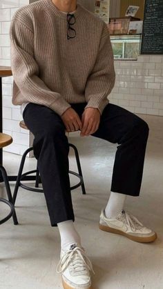 Mens Shorts And Sweater Outfit, Manly Astethic, Men’s Scandinavian Winter Fashion, Mens Thrift Fashion Ideas, Teacher Male Outfit, Casual Clean Outfit Men, Relaxed Fit Mens Outfit, Cute Man Outfits, Cool Teacher Outfits Men