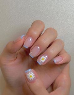 Glitter French Nails, Korean Nail Art, Milky Nails, French Nail Art, Flower Nail Designs, White Nail, Spring Nail Art, Coron