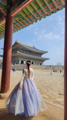 Korean Hanbok Photoshoot Ideas, Hanbok Photoshoot Ideas, Korean Historical Aesthetic, Korean Culture Aesthetic, Hanbok Photography, Blue Hanbok