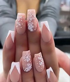 Pretty Nails For New Years, Med Length Christmas Nails, Nail Ideas Acrylic Short Winter, Winter Christmas Nails Coffin, Christmas Nails Acrylic Short Coffin, Fake Nails Christmas, Holiday Nails Coffin Christmas, Christmas Birthday Nails Short, Almond Nails Designs Holiday