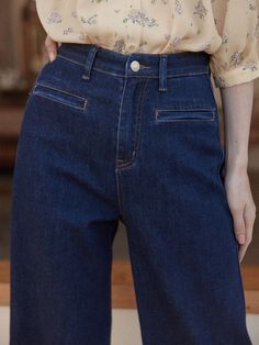 Get this vintage jeans in Simple Retro. 2022 Pre-Spring simple retro style. Vintage 70s Clothes, Blue Straight Jeans, Clothes Wishlist, Simple Retro, Vintage Crop Tops, 80s Style, 1940s Fashion, Mori Girl, Thrift Shopping