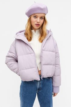 north face puffer jacket purple Cropped Puffer Jacket Outfit, Vinter Mode Outfits, Best Puffer Jacket, Puffer Jackets For Women, Puffer Jacket Style, Puffer Jacket Outfit, Oversized Puffer Jacket, North Face Puffer Jacket, Cropped Puffer Jacket