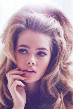 60's hair and makeup … Disco Hairstyles, Makeup Tip, Hairstyles Natural, Women's Hairstyles, Long Blonde, Long Blonde Hair