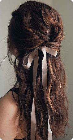 Cottagecore Hair, Ribbon Hairstyle, Hair Ribbons, Peinados Fáciles Para Cabello Corto, Half Up Half Down Hair, Ribbon Hair, White Ribbon