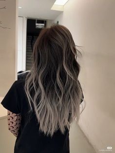 Dye Curly Hair, Curly Hair Color Ideas, Ash Blonde Hair Balayage, Curly Hair Color, Membentuk Alis, Dyed Curly Hair, Black Hair Balayage, Hair Color Underneath, Ash Hair Color