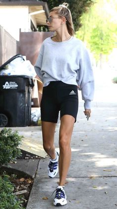 Athletic Style Aesthetic, Female Aesthetic, Ladies Fitness, Hailey Bieber Outfits, Winter Yoga, Athleisure Outfit, Chique Outfit, Summer Athletic, Streamer Dr