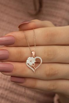 ❤️ 925 Sterling Silver Rose Gold Magnolia Heart Necklace ❤️ ❤️WE ARE HERE TO ADD MORE BEAUTY TO YOUR BEAUTY WITH OUR JEWELRY ❤️ ❤️ OUR DESIGNS ARE LIKE A LOVER AT YOUR SIDE ALL THE TIME ❤️ DOES NOT DARKEN ANTI - ALLERGENIC Color :Rose Gold Necklace length: 42 cm Our all silver jewelry are 925 Sterling Silver. Excellent quality and reasonable price This jewelry is elegant, stylish and useful and Ideal Gifts for Christmas, Mother's Day, Valentine's Day, Graduation Gifts, Bridal Gifts Anniversary, Anniversary Necklace For Her, Women’s Necklace, Silver 925 Jewelry, Jewelry Roses, Beautiful Jewelry Rings, Cute Jewelry Necklaces, Valentine Jewellery, Beautiful Jewelry Necklaces