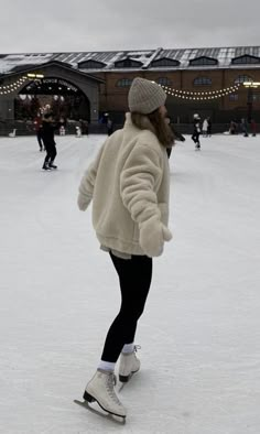 Ice Skate Aesthetic, Skate Girl Outfit, Aesthetic Skate, Skate Outfit, Skate Aesthetic, Skating Aesthetic, Ice Skating Outfit, Skate Girl