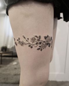 a woman's thigh with flowers on it