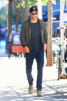 Mens Athleisure Outfits, Dickies Outfit, Celebrity Sneakers, Athleisure Men, Mens Attire