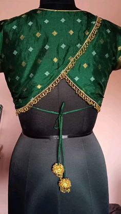 blouse back neck design Banarasi Blouse Design Back, Trendy Blouse Designs Back Neck, Blouse Neck Designs Back, Onam 2023, Trendy Blouse Patterns, Blouse Back Neck Design, Back Neck Design, Boutique Blouse, Blouse Back Neck