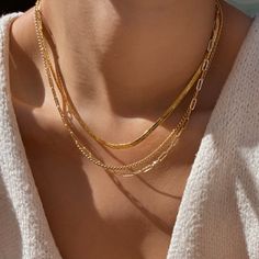 Great on her own and in a gathering, our Florence is the talk of the party. A herringbone chain flexible in its many links rests beautifully at 17 inches and is the perfect piece for your Mod + Jo collection. How we style our chains: Our chains are our longer necklaces that don’t have pendants, making them the perfect addition to any layer you already have going. One thing we treasure about our chains is that they are timeless on their own. Style it out with a simple blouse and your favorite jea Paperclip Chain Necklace, Herringbone Design, Herringbone Chain, Gold Vermeil Jewelry, Herringbone Necklace, Trending Necklaces, Simple Blouse, Elegant Bracelet, Vermeil Jewelry