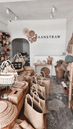 many baskets are lined up on the table