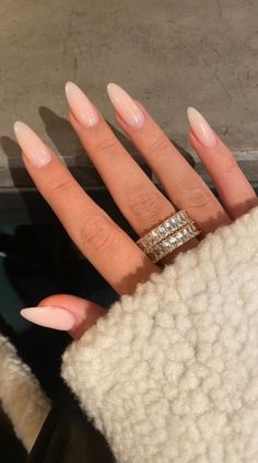 Top 25 minimalist nails art ideas for this season that you'll love | CHIC MINIMALIST NAILS | Follow #black #nails Paznokcie Hello Kitty, Kutek Disney, Milky Nails, Nagel Tips, Makijaż Smokey Eye