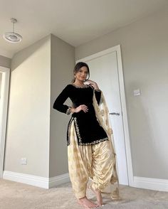 Punjabi Look, Jab We Met, Punjabi Dress Design, Simple Indian Suits, Desi Dress, Punjabi Salwar, Punjabi Fashion, Pani Puri, Her Outfits