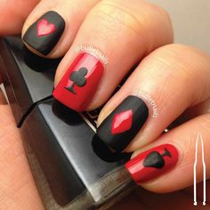 Short Nail Art Designs Halloween, 2 Color Nail Art, Vegas Theme Nails Ideas, Vegas Manicure Ideas, Black Vegas Nails, Vegas Nails Ideas Short, Casino Themed Nails, Halloween Nails Ideas Short, Vegas Theme Nails