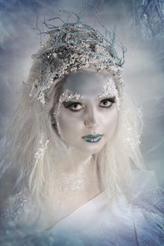 ✭snow queen Carnaval Make-up, Maquillage Halloween Simple, Bookshelf Ideas, Tutorials Makeup, Cool Halloween Makeup, Make Up Ideas, Halloween Makeup Scary