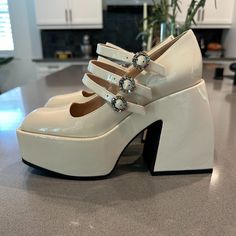 Never Worn, All The Details Are On The Pictures. I Bought It For A Wedding But End Up Never Wore It. Retail Price : $750 Heel : 4 1/3in - 11cm Platform : 2in - 5,5cm Nodaleto Shoes, Platform Pumps Heels, Jessica Simpson Heels, Black Chunky Heels, Lace Up High Heels, White Wedding Shoes, Christian Louboutin So Kate, Platform Stilettos, Ankle Strap Wedges