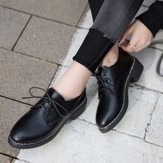 Black Oxford Shoes Zappos, Oxford Shoes Comfy, Oxford Shoes Heels Black, Oxford School Shoes, Shoes For Women Flats, Oxford Shoes Women, Oxford Shoes For Women, Flat Oxford Shoes, Women Brogues