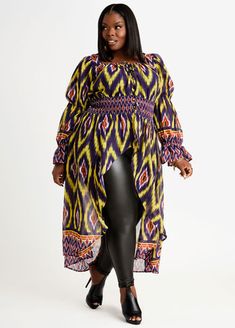 Look to curve your style as top fashionista? Define your curves and fashion taste in this plus size duster with a beautiful print, neckline and hem. Plus Size Off The Shoulder Top, Blouses Plus Size, Plus Size Off The Shoulder, Trendy Plus Size Dresses, Plus Size Tops For Women, Peasant Sleeve, Off The Shoulder Tops, Maxi Tops, Plus Size Designers