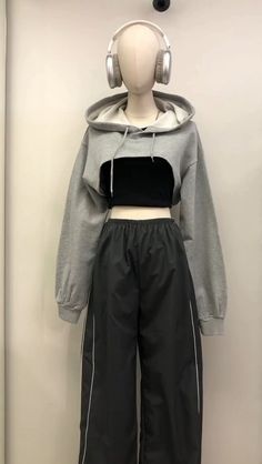 Stud Dressy Outfits Female, Y2k Outfits Gender Neutral, Urban Style Outfits Women Casual, Cool Tomboy Outfits, Aesthetic Tomboy Outfits, Tomboy Fashion Summer, Outfit Ideas Tomboy, Dance Practice Outfits, Street Hip Hop Style