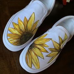 I Hand Painted These Cans And Only Wore Them Twice! Looking To Paint A New Pair For Myself So I’m Selling These! They Took About 8 Hours And Are Completely Scratch Proof And Water Proof Due To High Quality Fabric Paint. No Low Ball Offers - These Are One Of A Kind! Diy Painted Vans, Hand Painted Vans, Painted Canvas Shoes, Painted Vans, Painted Sneakers, Shoe Designs, Shoes Drawing, Painted Jeans, Hand Painted Shoes