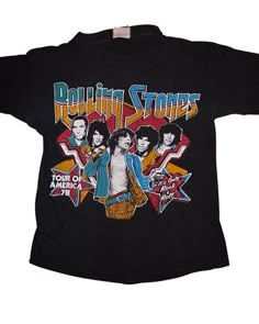 Tsuboi on Instagram: "【music】1970’s The Rolling Stones tour T-Shirt ・ ・ -1978年 ザ・ローリングストーンズ ツアーTシャツ- ・ ロックTの代表格として君臨するローリング・ストーンズのツアーTといえば1989年当時のツアーTが最もデザイン数がありますが、1970年代後半から1980年代前半頃も秀逸なデザインを見ることができます。1978年のアメリカツアーTも幾つかデザインパターンのある年で、当時のメインアイコンであったドラゴンのデザインと同等にベロロゴのデザインもメインデザインへ昇華していく頃でもあり、このTシャツについてはバックプリントに現在のベロロゴとは印象か異なるリアルなベロロゴのデザインで、顎もしっかりと割れている様は劇画タッチでもあり、いかにも当時のデザインだよな、と感じることができる仕様。フロントのみのデザインのバージョンもあり、パキ綿のブートレグなので、この年だけでも様々なストーンズの表情を楽しめます。このようにつらつらと駄文を書くまでもなく、じっくり眺めているだけで満たされる珠玉の一枚。 ・ ・ Vintage Rock T Shirts, Rolling Stones Tour, Instagram Music, Rock T Shirts, Vintage Rock, Concert Tees, Beautiful Clothes, Rolling Stones