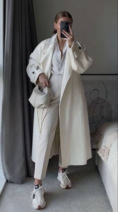 Mantel Outfit, Trendy Outfits Winter, Stylish Winter Outfits, Outfit Chic, White Coat