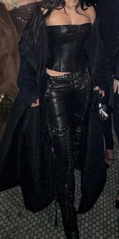 Goth Outfits Winter Grunge Fashion, Megan Fox Jeans Outfit, Dark Club Outfit, Eclectic Alternative Fashion, Winter Renfaire Outfit, Goth Nye Outfit, Dark Stage Outfit, Goth Leather Outfit, Rich Goth Outfits