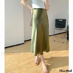 Olivia Mark - High-waisted Silk Blend Pencil Skirt with Flared Hem Green Satin Skirt, Black Denim Midi Skirt, Body Skirt, Silk Midi Skirt, Flowy Design, Skirts Midi High Waisted, High Waisted Pencil Skirt, Fish Tail, Satin Midi Skirt