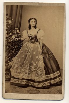 Victorian Fancy Dress, Victorian Photography, 1860 Fashion, 19th Century Clothing, 19th Century Fashion, Century Clothing, Victorian Clothing, Folk Fashion, Antique Clothing