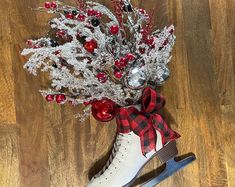 Ice Skate Front Door Decoration-winter Skate Wreath Wreath Alternative-christmas Ice Skate Decor-sled Decor-vintage Ice Skate - Etsy Wreath With Ice Skates, Skate Decor, Sled Decor, Wreath Alternative, Vintage Ice Skating, Christmas Ice Skates, Alternative Christmas, Door Decoration