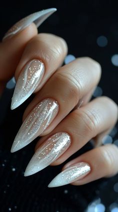 #nail design #nail inspo #elegant nails #nails #elegant nails #trendy nails #minimalist nails #cool nail inspo #nails idea #nude nail designs Xmas Nail Designs, Art Noel, Christmas Tree Nails, Candy Cane Nails, Christmas Gel, December Nails, Red Christmas Nails, Tree Nails, Winter Nails Acrylic