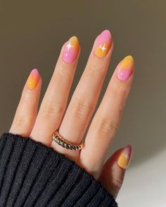 Peachy Pink Nail Designs, Nail Designs Gradient, Pink Orange Gradient Nails, Nail Art Gradient, Blended Nails, Sherbet Nails, Nails Gradient, Gradient Nail Art, Spring Nails Easy