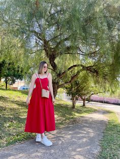 Look com vestido vermelho, look com tênis Outfit Vestido Rojo, Ootd, Pins, Clothes