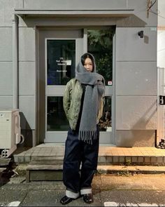 Japanese Street Fashion Winter, Muffler Style Women, Muffler Outfit, Women's Winter Outfit, Outfit Ideas Streetwear, Japan Outfits, Japan Fashion Street, Fits Streetwear, Japan Outfit