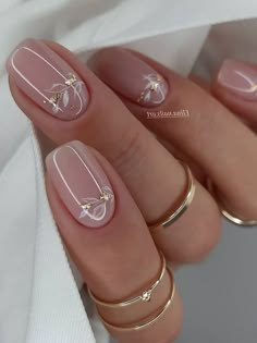 milky white nails with white leaf design Bride Nails Wedding Elegant French, Makijaż Smokey Eye, Winter Nail Designs, Neutral Nails, Bridal Nails, Chic Nails, Gorgeous Nails, Flower Nails