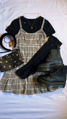 Casual fall outfit <3 Work Outfits Aesthetic Casual, Plus Size Summer Fall Outfits, Book Aesthetic Clothes, Cute Cloudy Day Outfits, Fall Market Outfit, Lovergirl Aesthetic Outfits, Carnival Date Outfit, Skirt And Shirt Outfits, Clueless Inspired Outfits