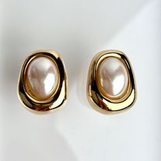 Vintage 90s Bijoux Givenchy Earrings Glass Pearl Polished Gold Plated Modernist Minimalist Clip On SIGNED. Gorgeous Vintage 90s Bijoux Givenchy Clip On Earrings. A Minimalist Aesthetic By Givenchy. These Lovely Earrings Feature A Unique Modernist Shape Finished In Polished Gold Plating. An Oval Shaped Glass Pearl Sits Center. Made Of Gold Plating With Classic Clip On Style Backs. Givenchy Always Does It Right. A Perfect Classic Earring To Compliment Your Wardrobe Looks. These Are Beautiful Earrings. SIGNED Preowned Vintage Condition. Shows Signs Of Lite To Mild Vintage Wear Primarily Some Surface Wear, Lite Scratches Or Marks. Great Vintage Condition. Minimalist Metal Clip-on Earrings For Formal Occasions, Classic Metal Clip-on Earrings, Elegant Oval Clip-on Earrings For Party, Classic Metal Clip-on Earrings For Evening, Chic Formal Metal Clip-on Earrings, Luxury Metal Clip-on Earrings For Formal Occasions, Givenchy Earrings, Classic Earrings, Lovely Earrings