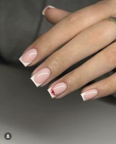 Short Acrylic Nails Heart, Holiday Nail Inspo, Nail Holiday, Pink French Tip, Holiday Acrylic Nails, Nostalgia 2000s, Nails Heart, Y2k Nostalgia