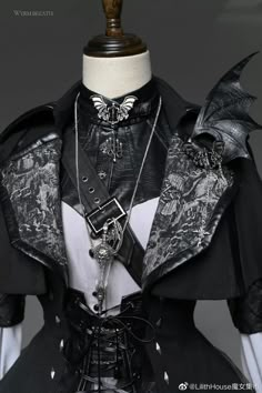 Medieval Gothic Fashion Male, Ouija Fashion Male, Victorian Gothic Fashion Male, Gothic Pirate Outfit, Gothic Clothes Male, Old Gothic Fashion, Victorian Aesthetic Outfit, Pirate Aesthetic Outfit, Ouji Fashion Male