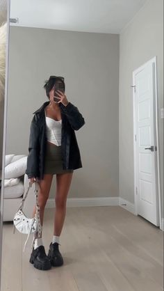 Aesthetic Cargo Pants, Mode Coachella, Outfits Stylish, Outfit Ideas For Women, Women Aesthetic, Rock Outfit, Ideas Outfit, Outfits Fall, Swaggy Outfits