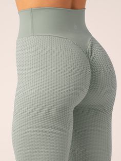 Model is 165cm tall. She usually wears a size XS and is wearing a size XS. Her waist measures 65cm and her hip measures 91cm. Flaunt your hard-earned curves in our Honeycomb Scrunch Seamless Leggings. With that seamless feeling you already know and love, the lightweight honeycomb fabric offers freedom of movement from back squats to brunch spots. The compression waistband provides maximum comfort and support during your workouts. 
  High waisted compression fabric for extra support  Squat Proof Honeycomb Fabric, Back Squats, Brunch Spots, Compression Fabric, Squat Proof, Seamless Leggings, Put On, Honeycomb, Fabric Design