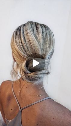 HANNAH TAYLOR on Instagram: "SIMPLE BUN TUTORIAL ❤ I hope you like this super easy updo!  No need for curling, just make sure the hair is smooth to start with, I used @kykhaircare magic dust volume powder to make the hair a lot easier to style and so I could mold by bun into a nice shape really easily. If you're in the UK, you can only order this from @prostylinguk make sure you use my discount code HAN10 for money off!  SAVE for inspo and leave me a comment if you're feeling nice thanks so much its always so appreciated!  . . .  #bridalhair #hairinspo #lowbun #hairtutorial #hairideas" Modern Bun Hairstyle, How To Do A Sleek Low Bun, Step By Step Updos For Long Hair, Nice Buns Hairstyles, Clean Bun Hairstyles Classy, Chignon Hair Tutorial, Classy Updo Hairstyles Elegant Wedding, Low Up Do