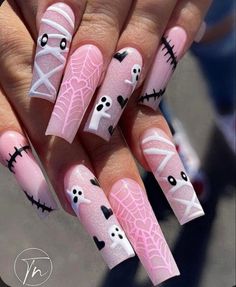 Nail Inspo 2023 Halloween, October Nails Halloween Almond, Cute Halloween Nails Glitter, Acrylic Nail Press On, September Spooky Nails, Halloween Acrilyc Nails, Halloween Nail Ideas 2023, Fall And Halloween Nail Ideas, Scream Nail Art Tutorial