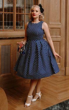 50s Dresses Vintage, Retro Revival Dress To Impress, 50s Fashion For Women, Vintage 50s Fashion, Retro Style Dress To Impress, 1950 Outfits, Decades Outfits, Vintage Retro Outfits, Vintage Sailor Dress